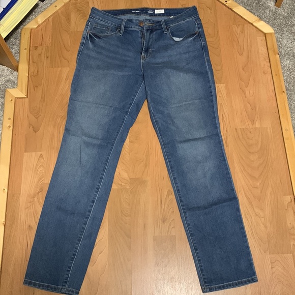 Old Navy Mid-Rise Power Slim Straight Jeans - Picture 2 of 6